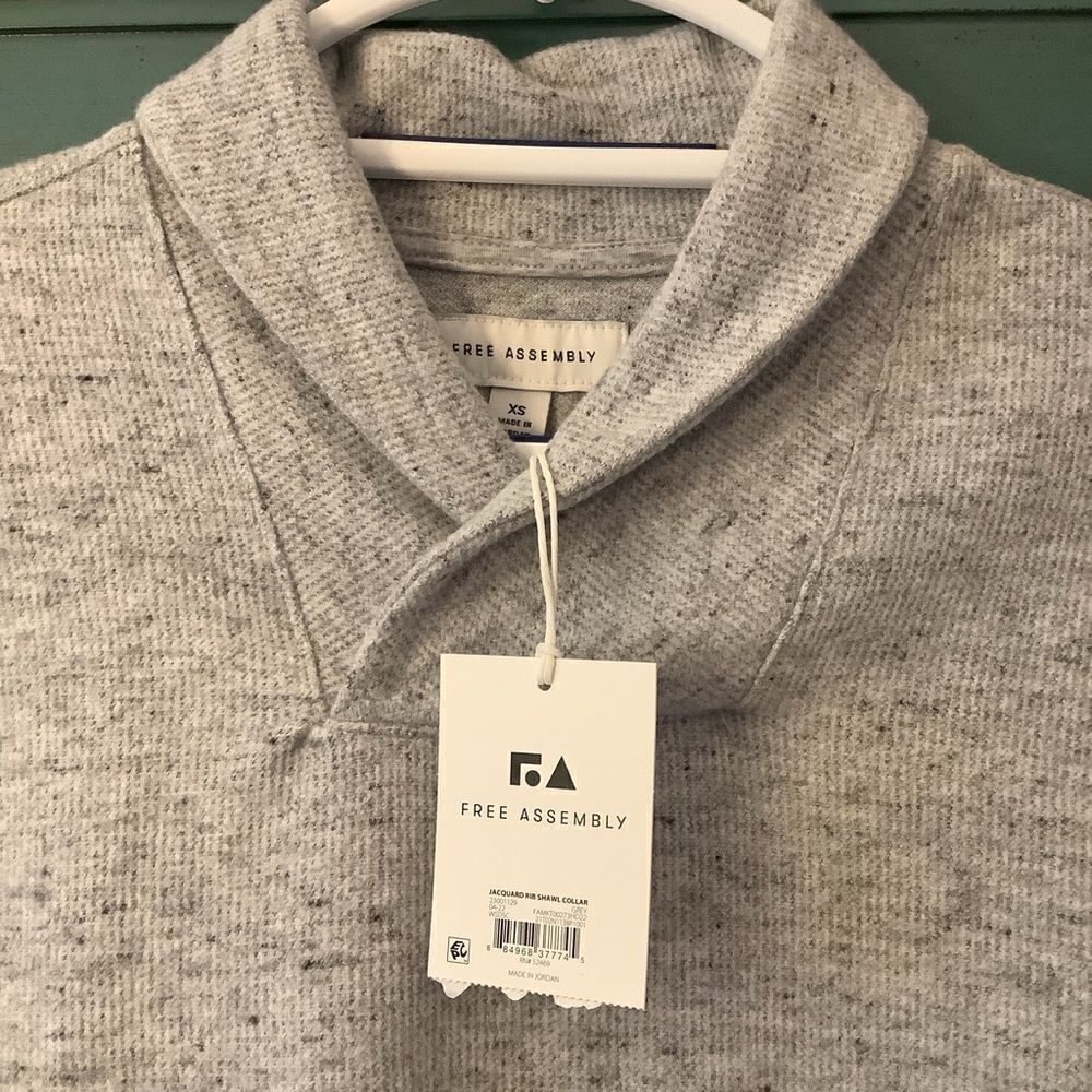 New! 🤩 Free Assembly Shawl Collared Sweater - Picture 3 of 7